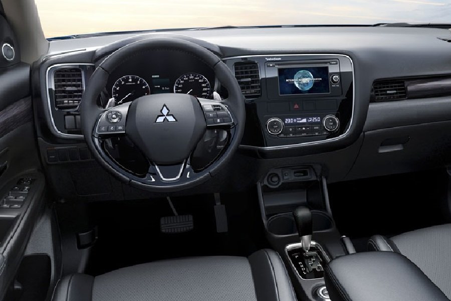 MITSUBISHI OLD OUTLANDER - Gracia Autos